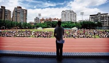 ▲校長不見了 過去坊間抗議「教師繳稅不能談條件」行動,促使明年教育人員繳稅制上路,卻反而掀起一波校長退休潮! ▲校長不見了 過去坊間抗議「教師繳稅不能談條件」行動,促使明年教育人員繳稅制上路,卻反而掀起一波校長退休潮!