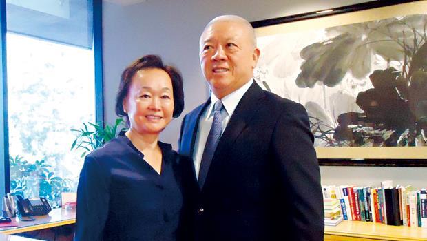 熊貓餐廳集團創辦人兼董事長程正昌（圖右）與妻子蔣佩琪