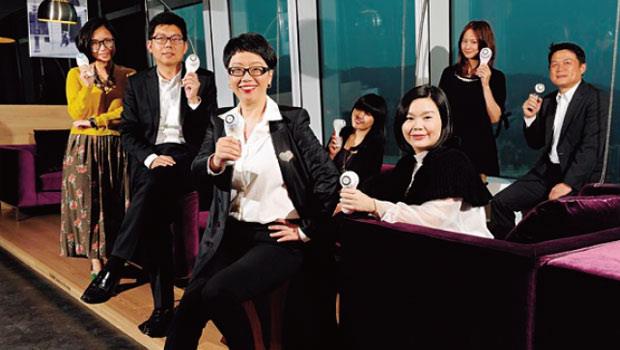 台灣萊雅-總裁陳敏慧、LUXE-美妝事業部總經理蔣喆敏（圖左3）