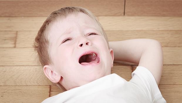 陪孩子玩遊戲，該「放水」嗎？爸媽該怎麼做才不會讓小孩「輸不起」