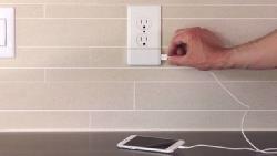 有這個面板，就能在插座加上USB充電孔，到處都是你的充電器