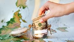 今年的出國旅費就這樣賺！每月強迫存一筆錢，從中華電、統一超零股買起