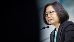 從黨主席到女總統...蔡英文救了民進黨，現在能不能救台灣？