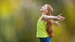 《科學》期刊：83個國家、超過5千人實驗證明的「快樂秘方」竟然是...