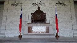 「中正」公園、「中正」路...當台灣還在紀念加害者，我們要怎麼跟孩子談228？