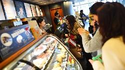 Let's do Starbucks. 「做星巴克？」...同事這樣跟你說，到底是什麼意思