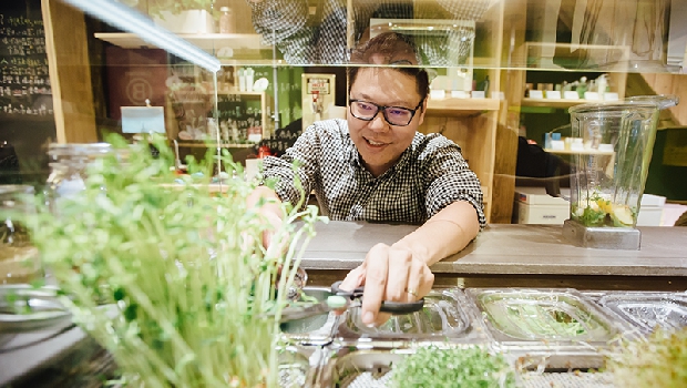 郑涵睿希望透过「真实」的食物与用品,健康身心也守护大地.