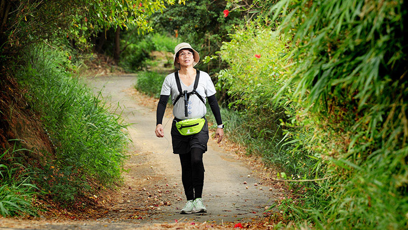 跟著郭台銘跑了25年後...，他用徒步環島走出第二人生