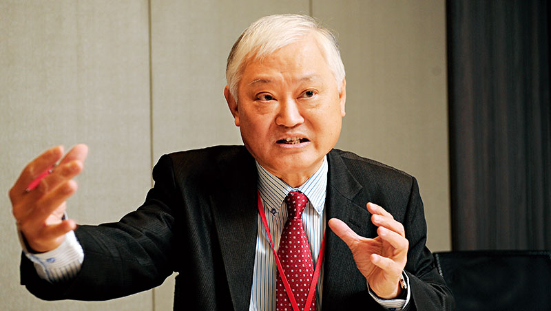 何春盛說,管理學提到先射子彈再射大炮,是指逆勢者創新,從小實驗開始,若一下子就轟大炮,成本太高。 何春盛說,管理學提到先射子彈再射大炮,是指逆勢者創新,從小實驗開始,若一下子就轟大炮,成本太高。