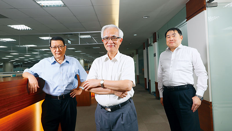 朋程董事長:盧明光(圖中) 朋程董事長:盧明光(圖中)