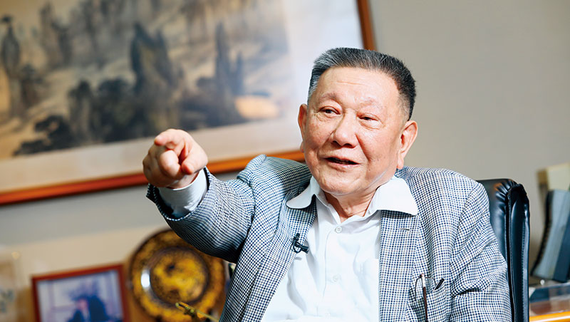 沈慶京拿回京華城改建頂級商辦出售的布局,中石化自認有助於紓解未來轉投資事業的用錢高峰期壓力。 沈慶京拿回京華城改建頂級商辦出售的布局,中石化自認有助於紓解未來轉投資事業的用錢高峰期壓力。