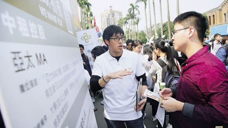 中租不僅要求人資要有業務員思考,在招募人才上,更要有行銷企畫能力與溝通力。 中租不僅要求人資要有業務員思考,在招募人才上,更要有行銷企畫能力與溝通力。