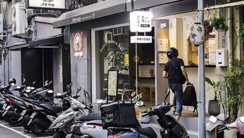 多品牌擠一家店 多品牌擠一家店