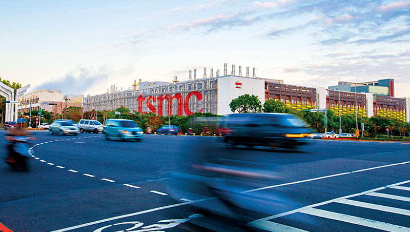 台積電股價屢創高點,市值突破8兆元,超越三星,躍升為亞洲市值最高的科技公司。 台積電股價屢創高點,市值突破8兆元,超越三星,躍升為亞洲市值最高的科技公司。