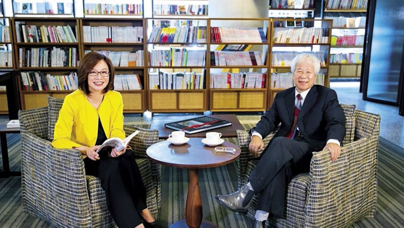 商周集團執行長郭奕伶 (左)、城邦集團首席執行長何飛鵬 (右) 商周集團執行長郭奕伶 (左)、城邦集團首席執行長何飛鵬 (右)