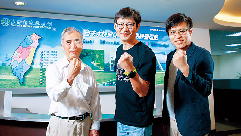 「把(大數據抓漏)技術做到更好,大家就會用!」在台水35年的退休總工程師羅健成(左),深信公務體系也能創新,是團隊靈魂人物。 「把(大數據抓漏)技術做到更好,大家就會用!」在台水35年的退休總工程師羅健成(左),深信公務體系也能創新,是團隊靈魂人物。