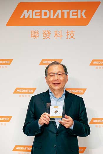 聯發科執行長蔡力行說,手上這顆5G系統單晶片「天璣1000」花了他們新台幣1千億元。 聯發科執行長蔡力行說,手上這顆5G系統單晶片「天璣1000」花了他們新台幣1千億元。