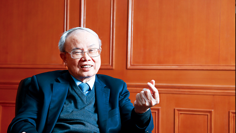 在尾牙上宣示啟動「騰籠換鳥」計畫後,台化副董事長洪福源告訴商周,這個計畫不只建新廠房,還包括人才、商業模式通通都要翻新。 在尾牙上宣示啟動「騰籠換鳥」計畫後,台化副董事長洪福源告訴商周,這個計畫不只建新廠房,還包括人才、商業模式通通都要翻新。
