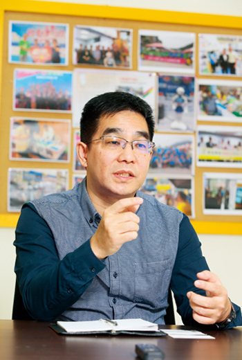 「恐懼來自於不確定,」良興電子總經理賴志達說,多想幾步、先做好最壞打算,就沒什麼好怕的了。 「恐懼來自於不確定,」良興電子總經理賴志達說,多想幾步、先做好最壞打算,就沒什麼好怕的了。