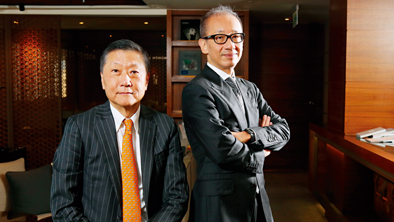 雄獅旅行社創辦人兼董事長 王文傑(圖左)、晶華國際酒店集團董事長 潘思亮(圖右) 雄獅旅行社創辦人兼董事長 王文傑(圖左)、晶華國際酒店集團董事長 潘思亮(圖右)