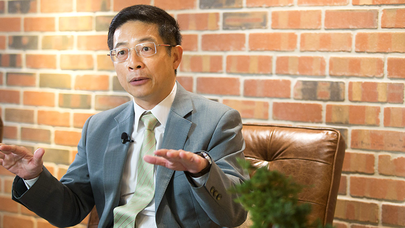 黃男州說,這次開啟無接觸金融,是因為有需求。現在很多人問:可以不要到銀行嗎?這是拓展數位非常重要的動力。 黃男州說,這次開啟無接觸金融,是因為有需求。現在很多人問:可以不要到銀行嗎?這是拓展數位非常重要的動力。