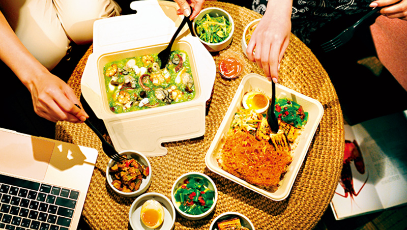 宅經濟當道,享受美食無須上館子,豐盛的外帶餐盒,成了新選擇。 宅經濟當道,享受美食無須上館子,豐盛的外帶餐盒,成了新選擇。