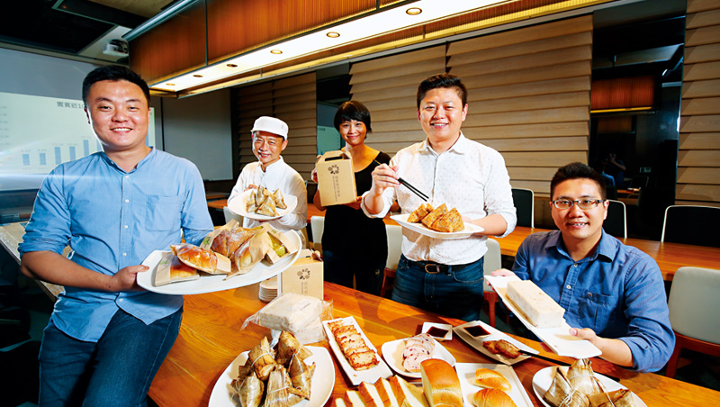 饗賓總經理:陳毅航(右2) 饗賓總經理:陳毅航(右2)