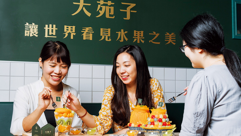 品牌定位不明確,後端行銷怎麼推都沒用!大苑子因此痛定思痛轉型,賣起近300元的產品,挑戰年輕客群。 品牌定位不明確,後端行銷怎麼推都沒用!大苑子因此痛定思痛轉型,賣起近300元的產品,挑戰年輕客群。