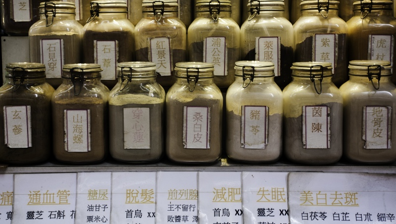 中藥鉛中毒再現》衛福部十年前早禁止硃砂，卻逾7年沒稽查