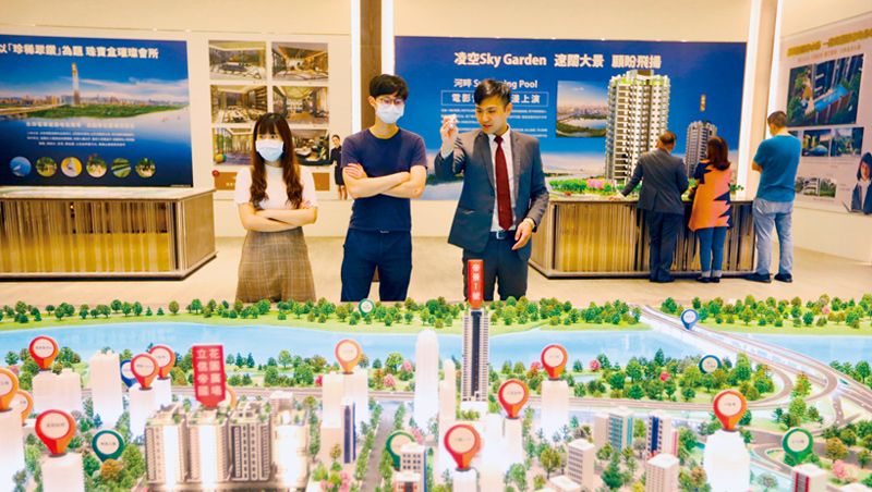 下半年房市買氣活絡,建商信心大增,讓928檔期全台推出的總案量衝高到5千億元。 下半年房市買氣活絡,建商信心大增,讓928檔期全台推出的總案量衝高到5千億元。