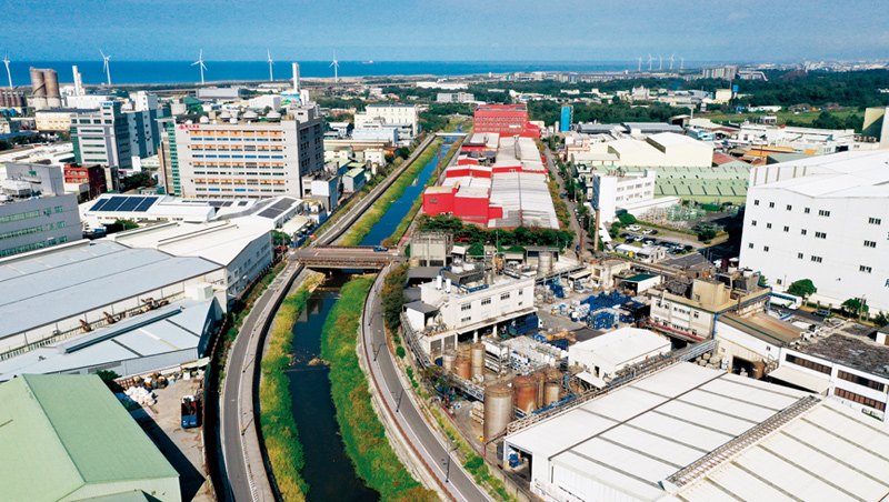 台商湧進桃園,讓觀音工業區一地難求,雖帶動當地產業發展與就業市場的利多,但也帶來環境等新考驗。