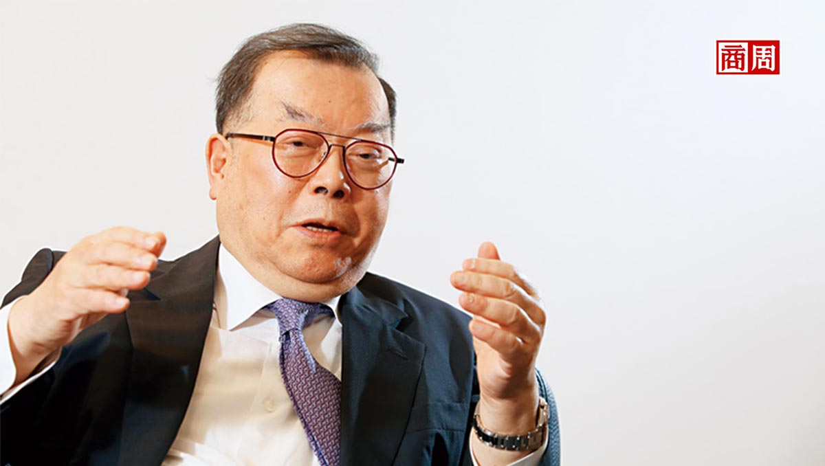 半導體九命怪貓做疫苗　71歲黃崇仁：我就是死不掉