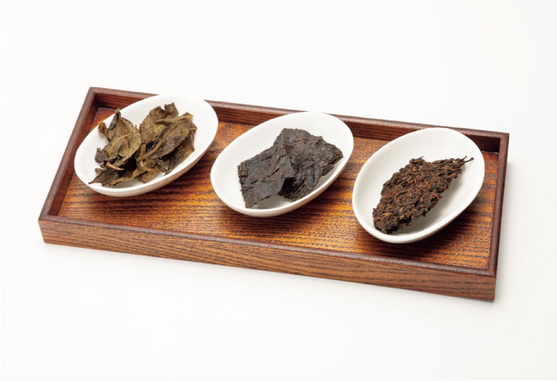 各種後發酵茶，左起為阿波晚茶、碁石茶、普洱茶。