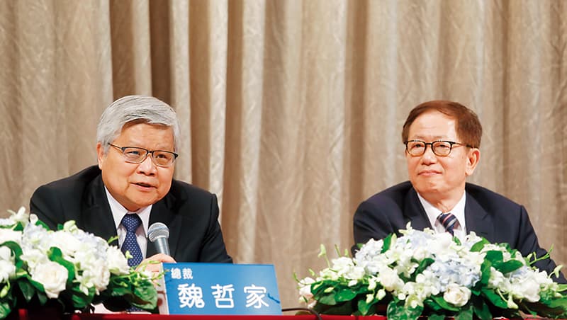 台積電在劉德音(右)和魏哲家領軍下,是否能重演當年張忠謀回任後倍增資本支出,帶動新一波成長的歷史? 台積電在劉德音(右)和魏哲家領軍下,是否能重演當年張忠謀回任後倍增資本支出,帶動新一波成長的歷史?