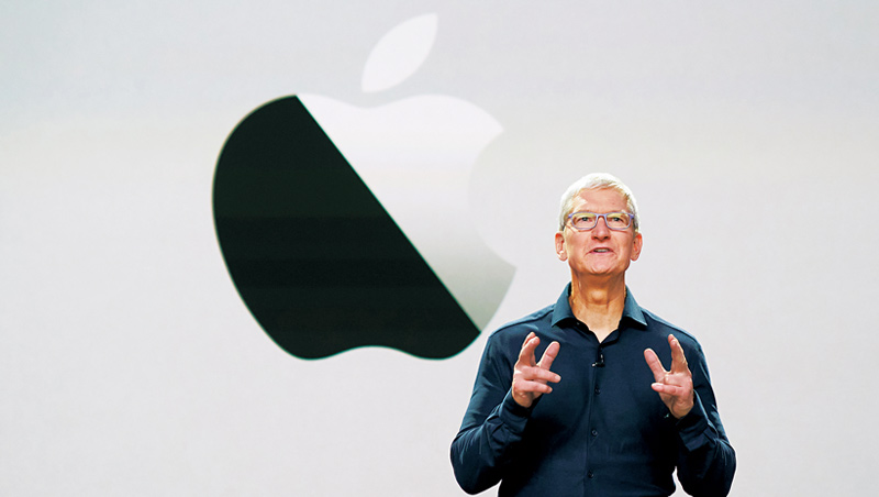 儘管在庫克(圖)領導下,蘋果沒有開發出像iPhone這樣開創性的產品,但他帶領蘋果登上市值2兆美元的顛峰,成績單依舊亮眼。 儘管在庫克(圖)領導下,蘋果沒有開發出像iPhone這樣開創性的產品,但他帶領蘋果登上市值2兆美元的顛峰,成績單依舊亮眼。