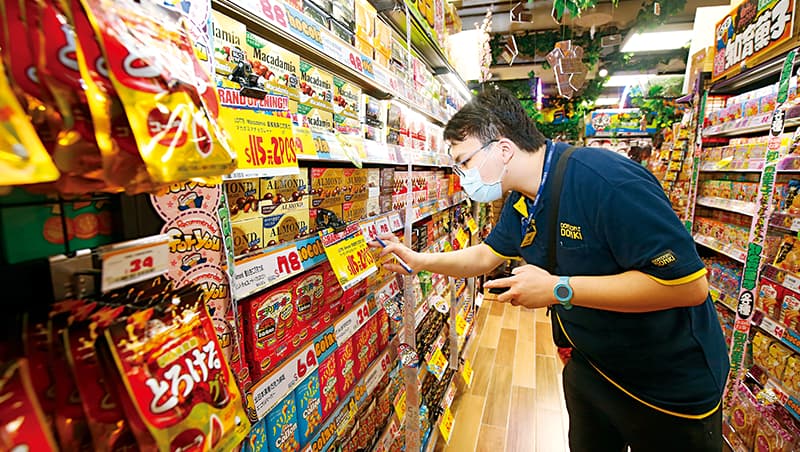 唐吉訶德放權給門市人員,讓他們有權力自己決定貨架陳列、定價方法。 唐吉訶德放權給門市人員,讓他們有權力自己決定貨架陳列、定價方法。