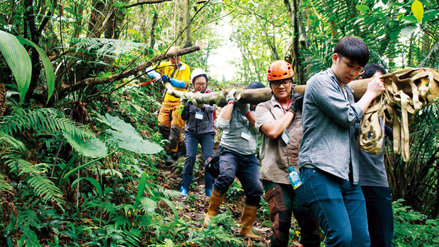 【商周ESG】無名英雄們花８年重現台版朝聖之路：600雙手搬石頭舖出全台最美古道