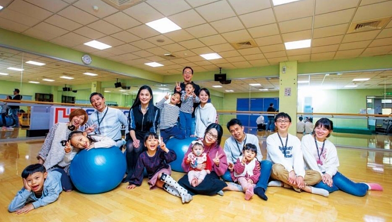 鴻海》最強補助留4千個金頭腦，血汗工廠變生小孩樂園