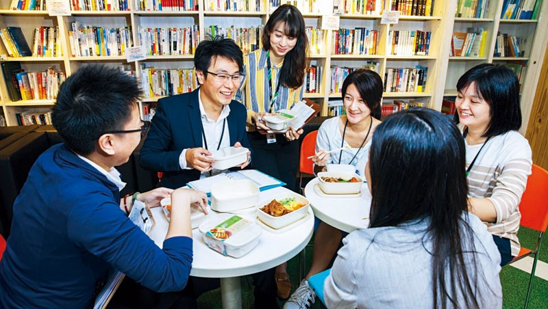 一場剩食風暴、一個苦蹲30年技術控　催出全家便當革命