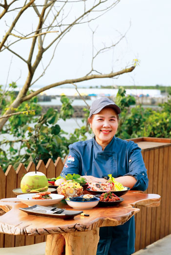 卸下高帽、白廚袍 泰菜傳奇女主廚出走北海岸