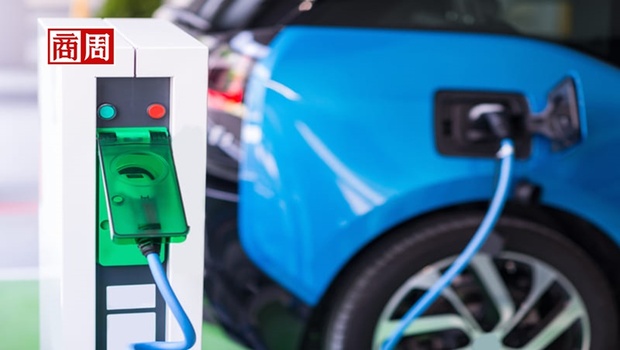 7-11要設置「電動車充電站」，為什麼便利商店連這個也要做？