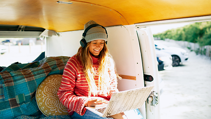 邊在沙漠露營邊賺高薪　疫後游牧工作族暴增