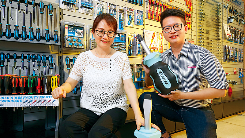 老臣結黨、黑函攻擊⋯⋯32歲少主如何翻動69歲老廠？