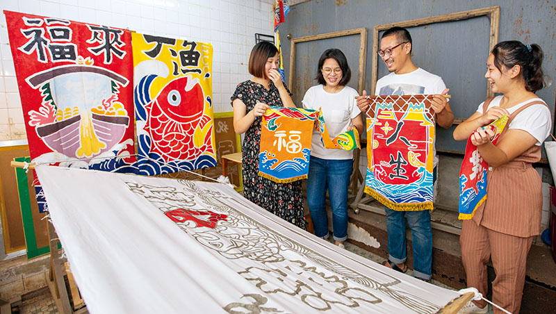 跟拆船人探高雄港　製大漁旗、尋沉船寶藏