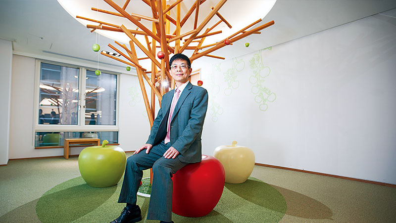 玉山銀行董事長:黃男州。企業成績單:玉山金控是唯一連續4年獲「MSCI ESG Ratings」AA評級的台灣金融業者, 其2021年前9月累計營收 432.4億元 玉山銀行董事長:黃男州。企業成績單:玉山金控是唯一連續4年獲「MSCI ESG Ratings」AA評級的台灣金融業者, 其2021年前9月累計營收 432.4億元
