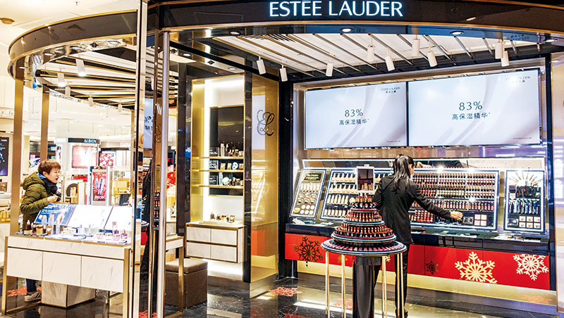 雅詩蘭黛偷心兩招　讓戴口罩的客人買更多