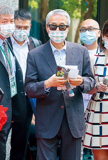 吳東進炮轟逼上市　新光三越明年改選提早開局