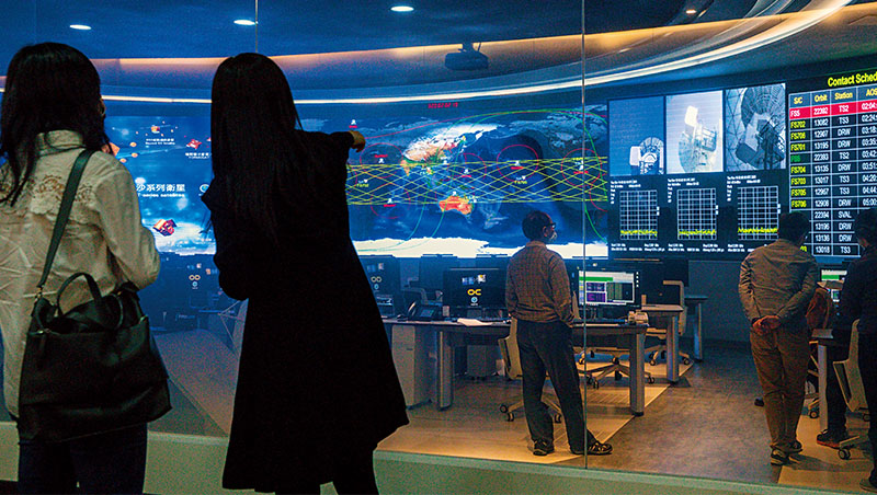 潛入太空中心　一睹獵風者衛星組裝