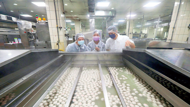 一顆摃丸的誕生　新竹食品也住無塵室？