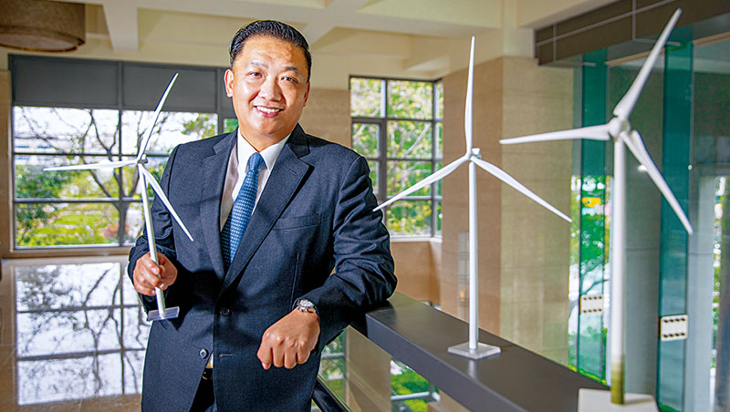 大企業搶當「小台電」　郭台強孵14年率先上市